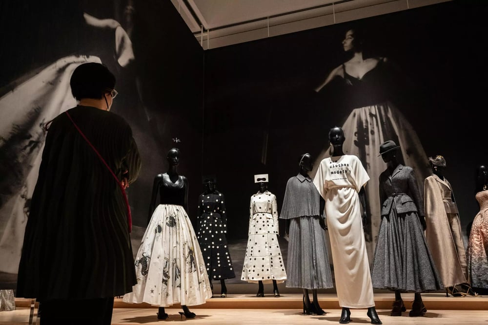 Exposição da Dior aterrissa no Japão