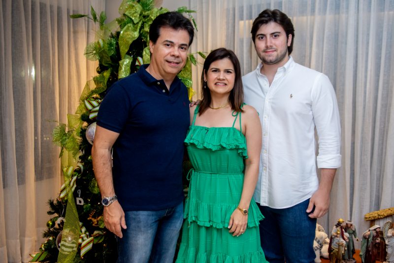 Jantar Natalino - Carla Bezerra Lima reúne família e amigos para celebrar o Natal