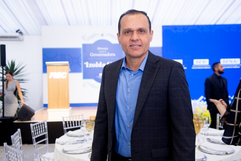FIEC - Ricardo Cavalcante recebe governadora Izolda Cela em tradicional almoço na Casa da Indústria