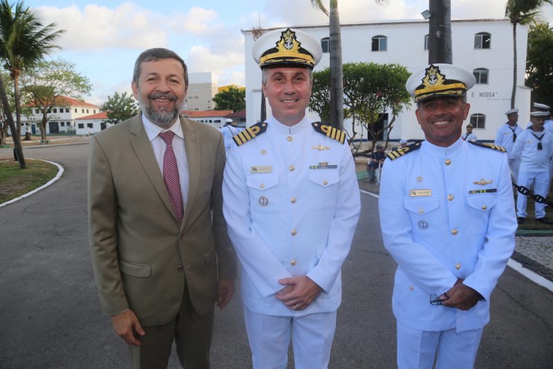 Marinha do Brasil - Almirante de esquadra Marcos Sampaio Olsen realiza solenidade em comemoração ao Dia do Marinheiro