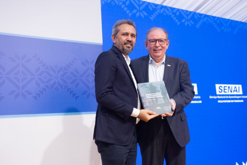 FIEC - Ricardo Cavalcante recebe governadora Izolda Cela em tradicional almoço na Casa da Indústria