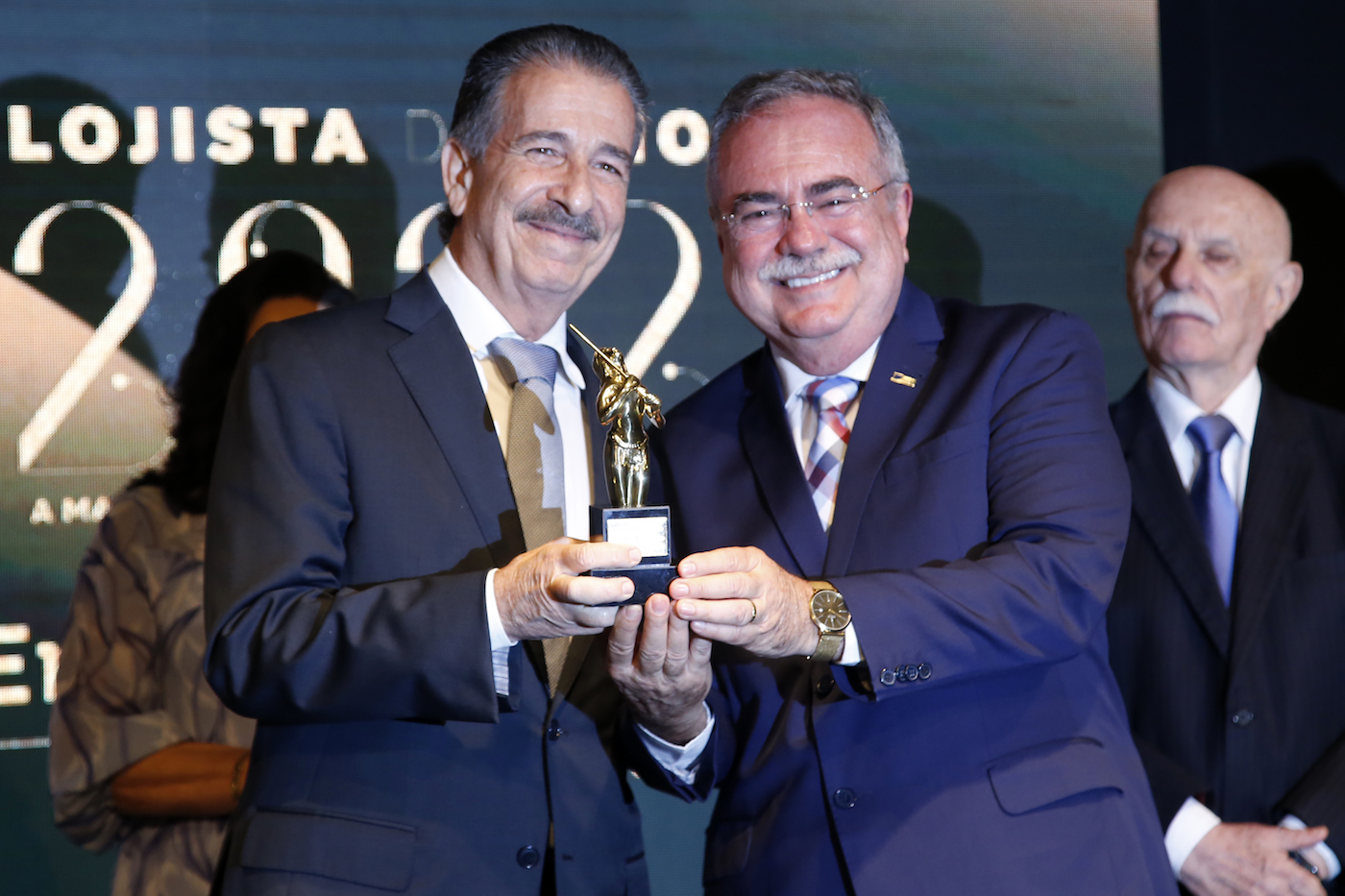 CDL Fortaleza entrega troféu de Lojista do Ano a Emílio Ary Filho