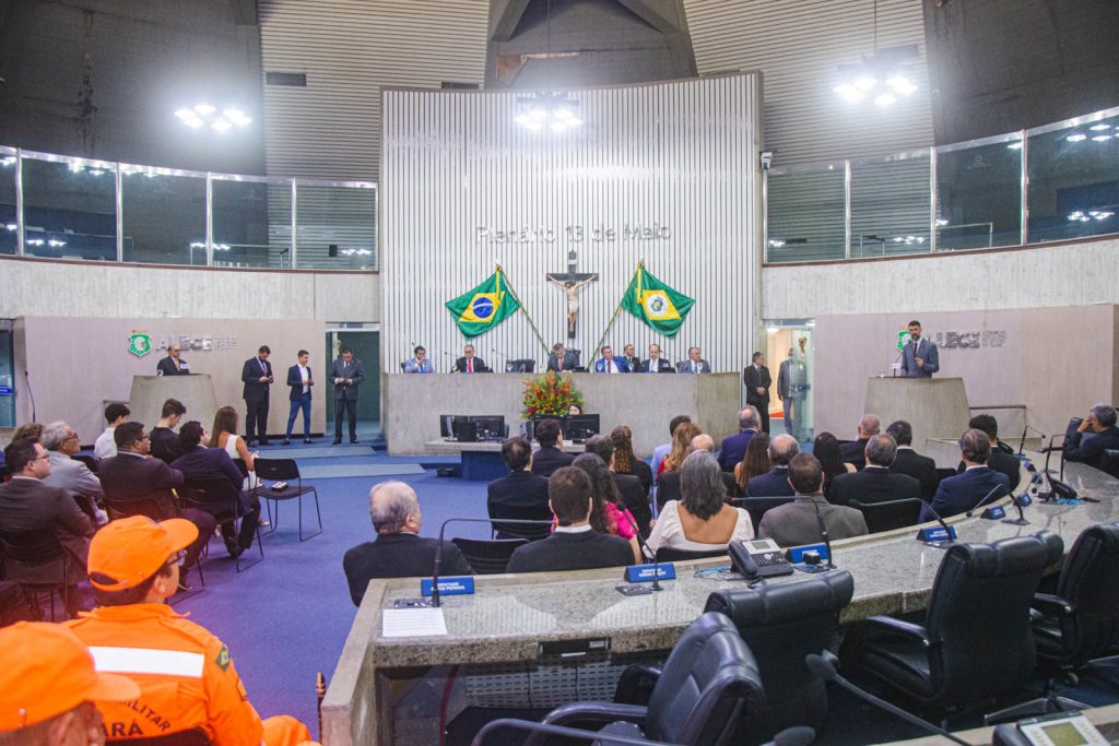 Entrega Do Titulo De Cidadao Cearense A Dimas Barreira (5)