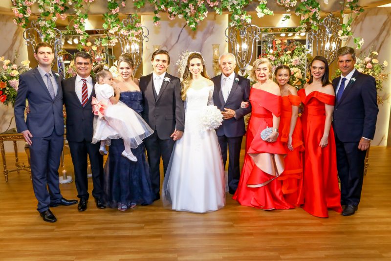 Chuva de Arroz - Nathalia Alencar e Victor Vieira tornam-se marido e mulher no altar da Igreja Nossa Senhora do Líbano