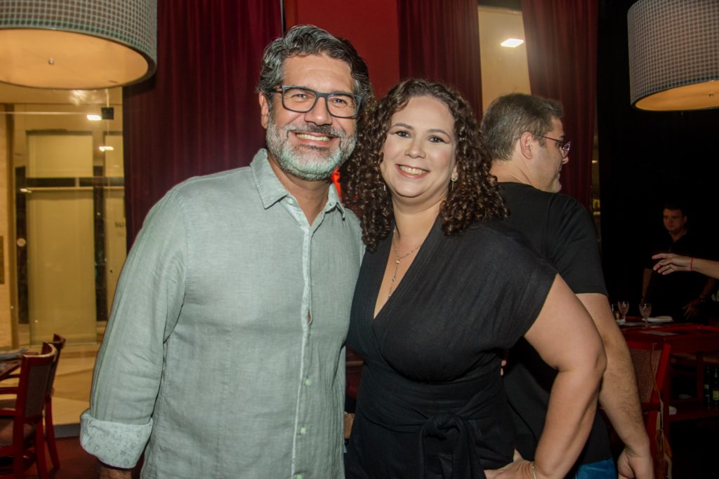 
				Fayerton Queiroz e Mariana Rodrigues 
				