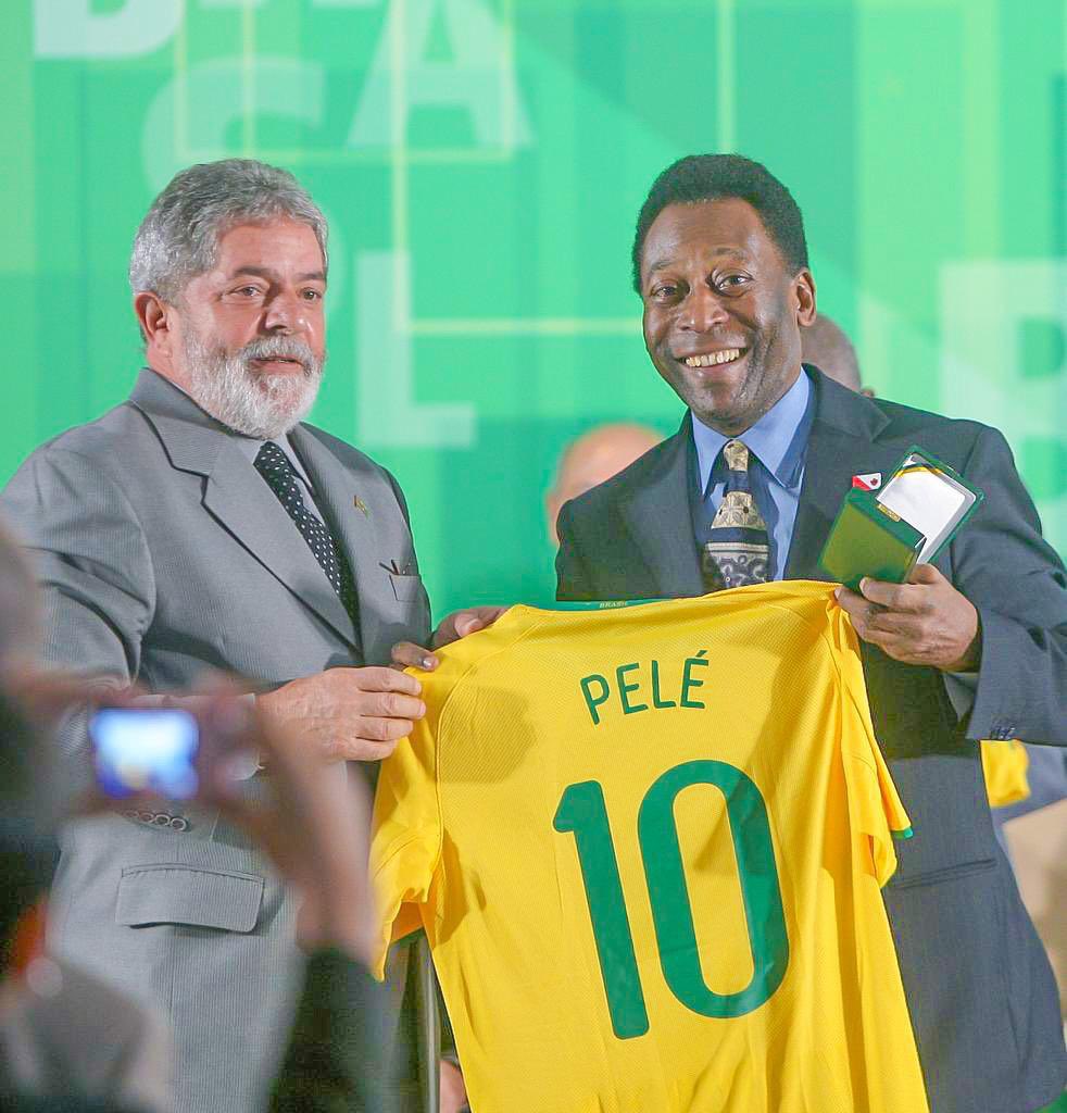 Pelé recebe homenagens de chefes de estado e líderes políticos de diversos países
