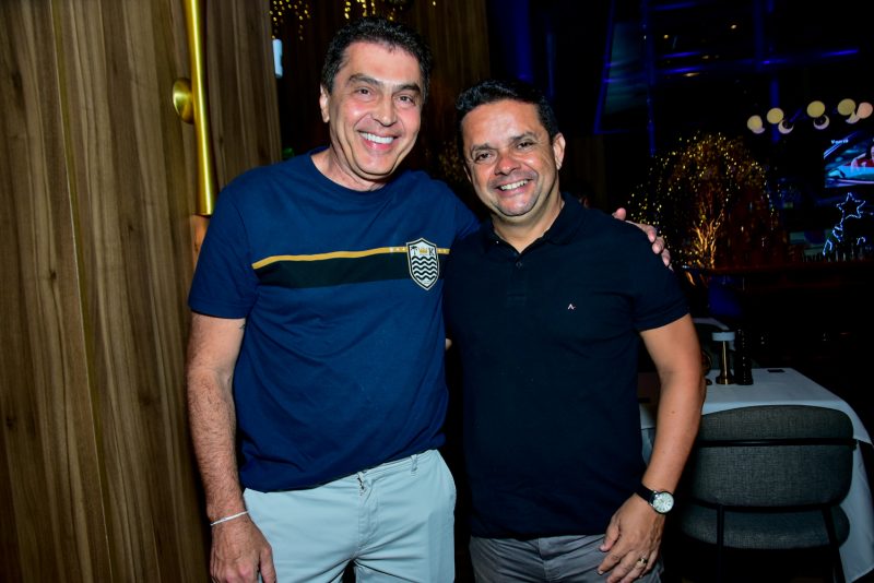 Happy Birthday - Lázaro Medeiros comemora a nova idade rodeado de amigos no Vasto Restaurante