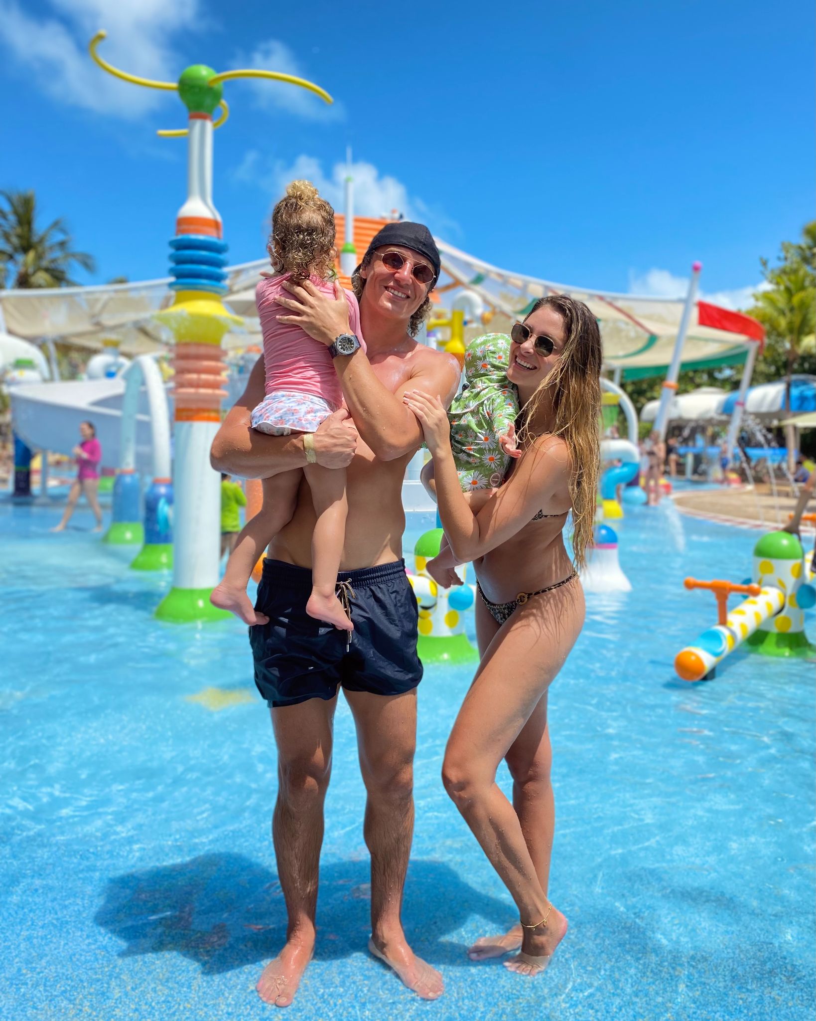 David Luiz curte férias em dia no Beach Park com a família