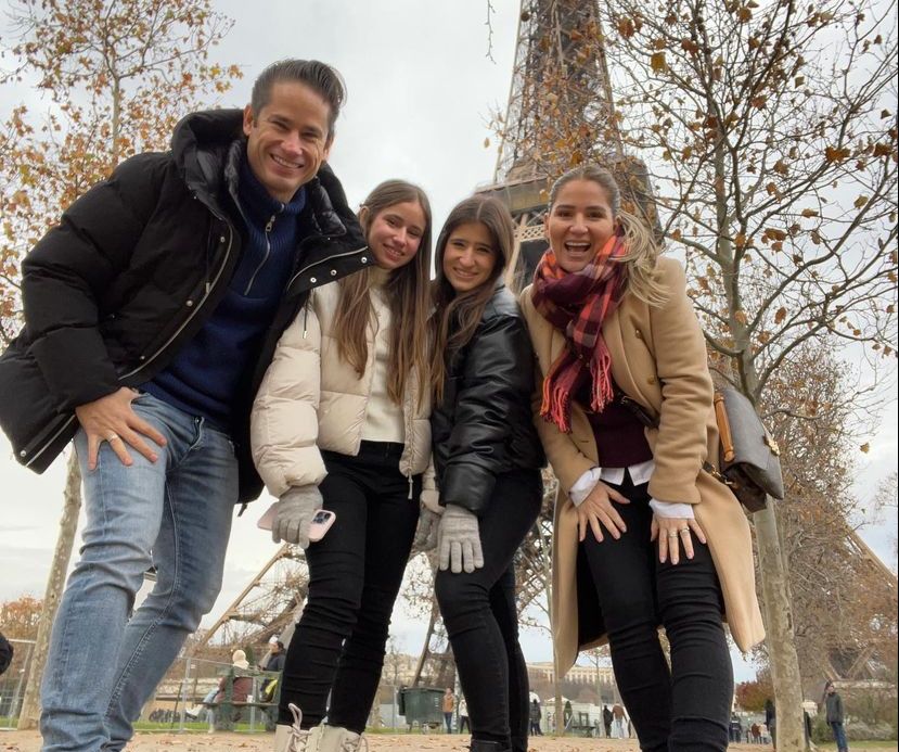 David e Patriciana Rodrigues curtem Paris com as filhas