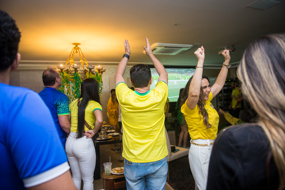 Rafaela e Deib Otoch recebem para a partida Brasil x Croácia pelas quartas  de final da Copa do Catar 2022 - Portal IN - Pompeu Vasconcelos - Balada IN