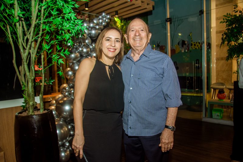 SESSÃO PARABÉNS - André Mota celebra a chegada da nova idade ao lado de uma turma das boas