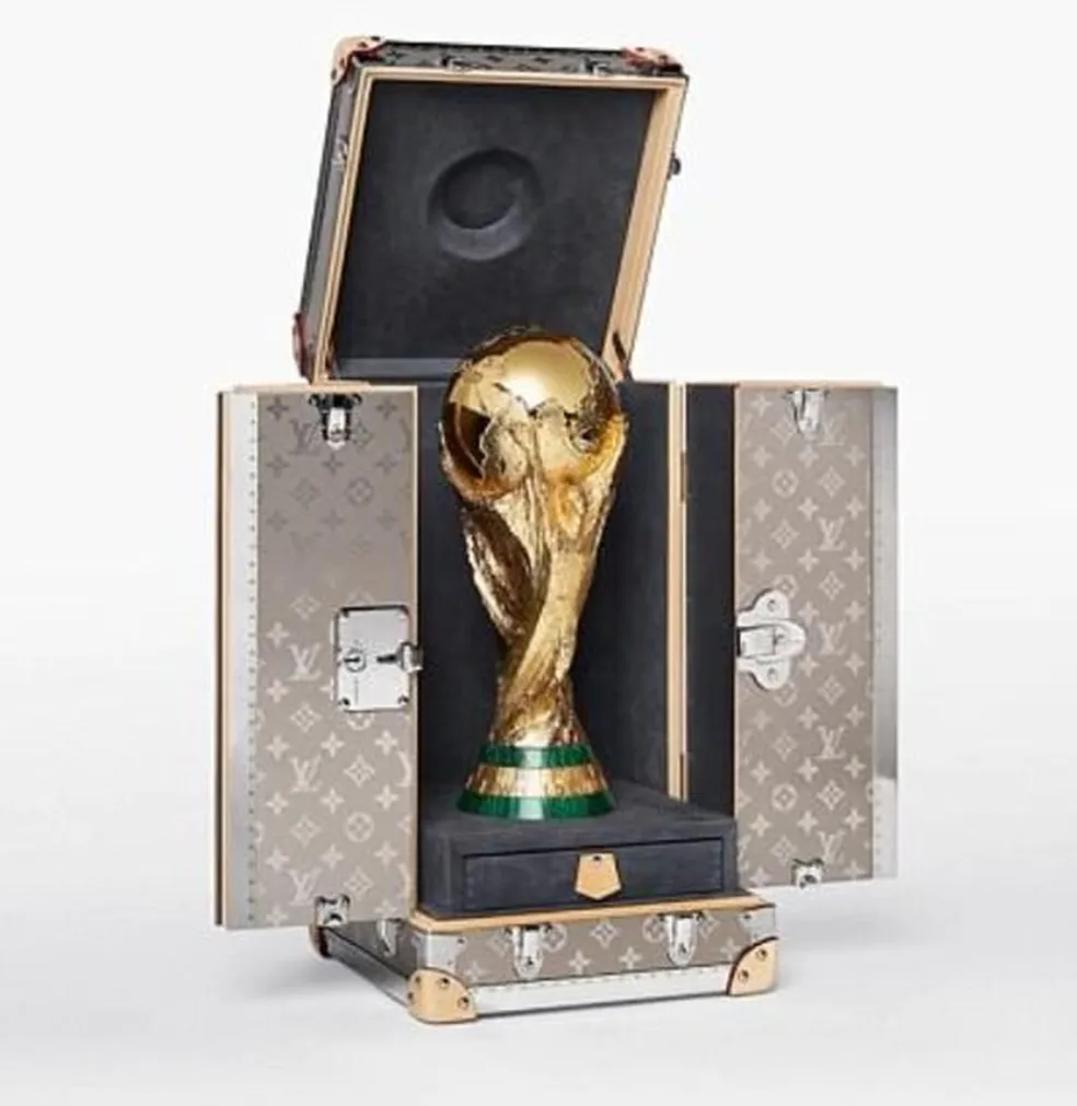 Louis Vuitton assina maleta do troféu da Copa do Mundo 2022