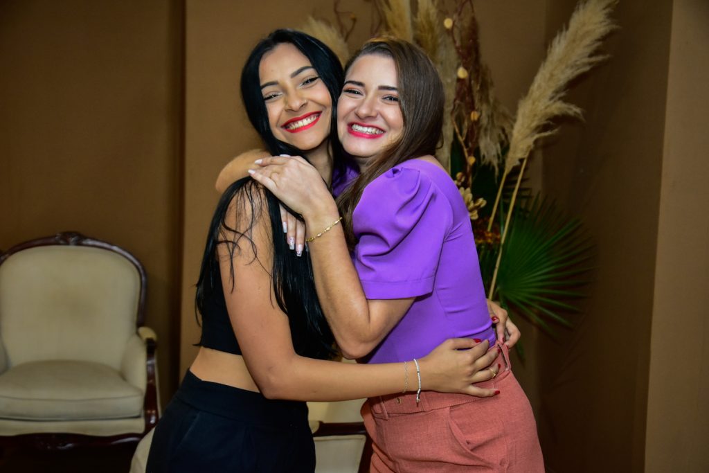 Lorena Barreto E Vitoria Marques