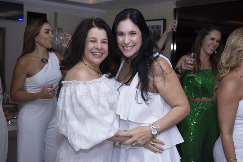 Natal das Amídalas - Georgeana Guedes realiza uma animada confraternização em seu elegante endereço