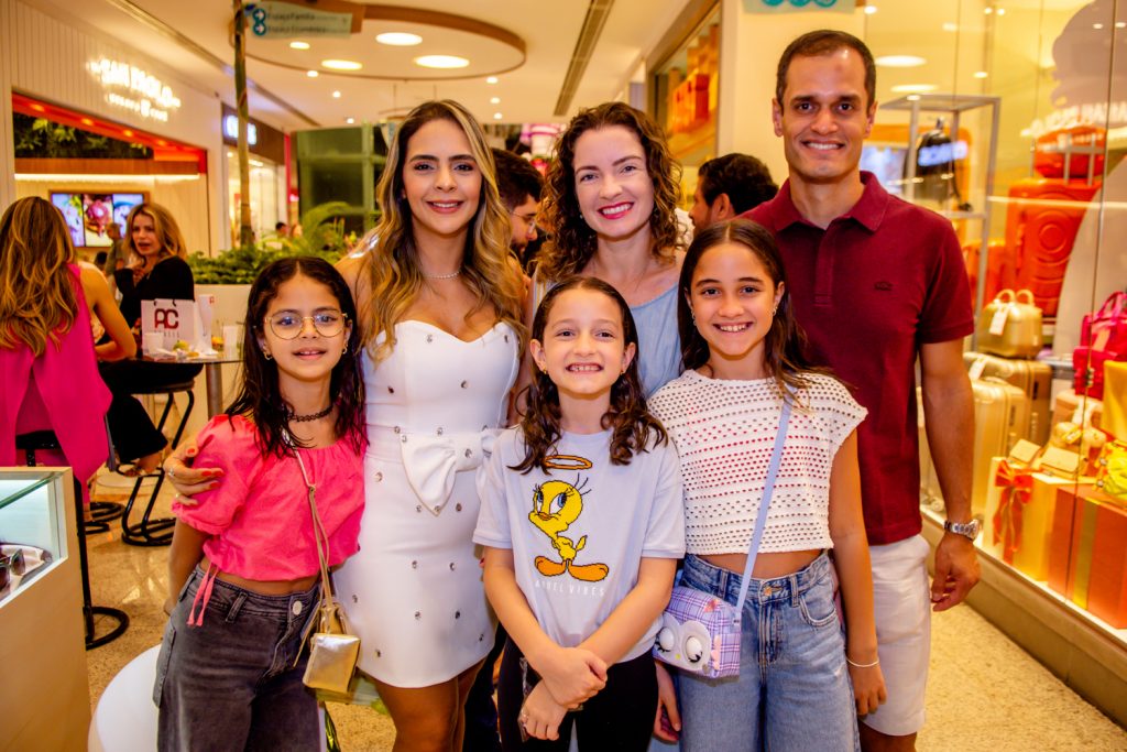 Maria Eduarda Brito, Juliana Brito, Eveline, Ênio, Lis E Carolina Leão