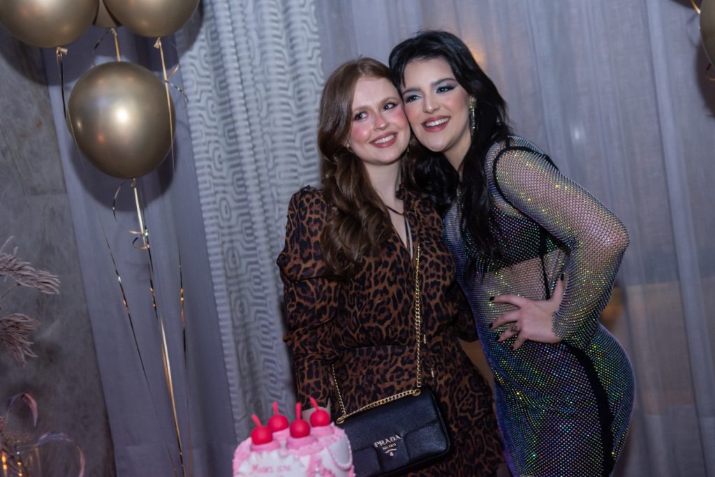 Maria Eduarda Jucá E Maria Fernanda Karbage