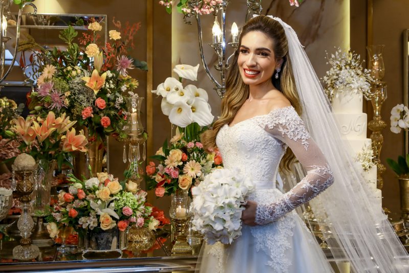 Chuva de Arroz - Nathalia Alencar e Victor Vieira tornam-se marido e mulher no altar da Igreja Nossa Senhora do Líbano