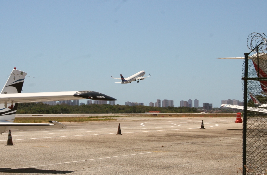 Greve de aeronautas atrasa ou cancela voos em Brasília, Fortaleza e Porto Alegre