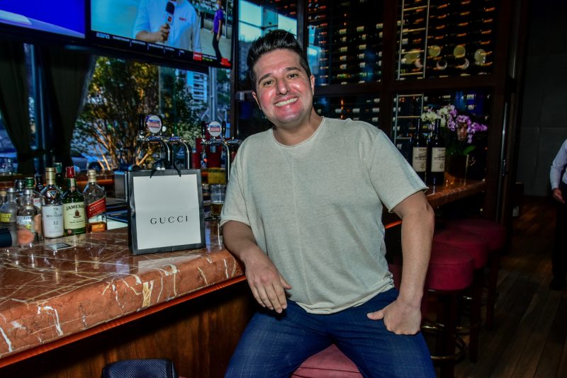 Happy Birthday - Lázaro Medeiros comemora a nova idade rodeado de amigos no Vasto Restaurante