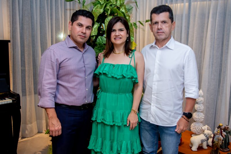 Jantar Natalino - Carla Bezerra Lima reúne família e amigos para celebrar o Natal