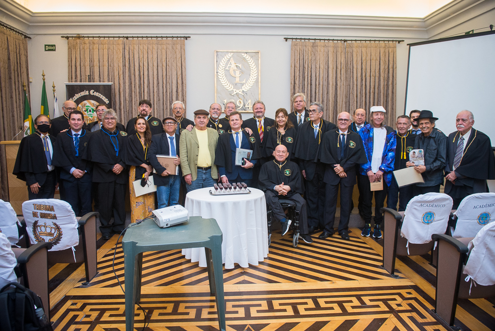 Manoela Queiroz Bacelar toma posse da Cadeira 29 patroneada pela Rachel de Queiroz na Academia Cearense de Literatura e Jornalismo