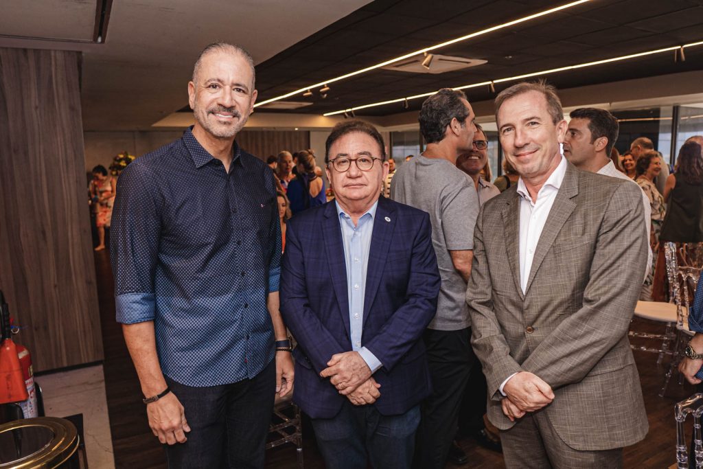 Regis Medeiros, Manoel Linhares E Philippe Godefroit