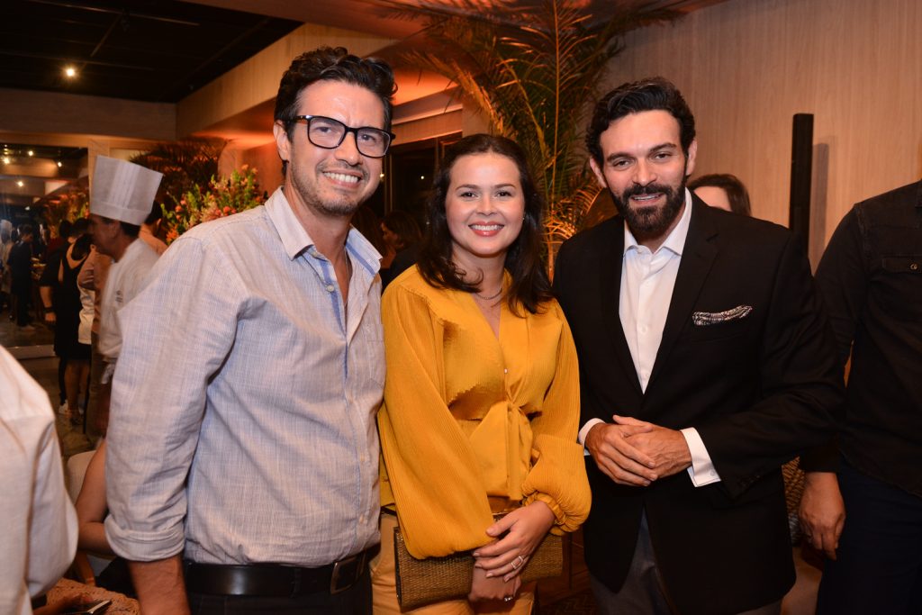 Ricardo Tavares, Renata Valentim E Clóvis Holanda
