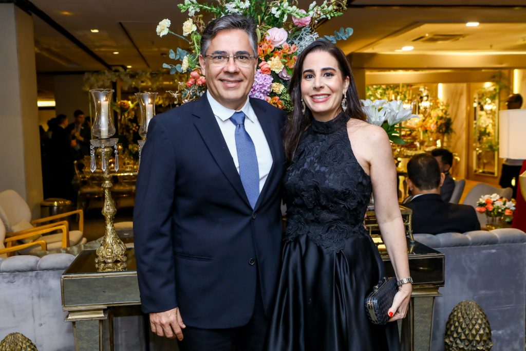 Roberto E Anice Castro