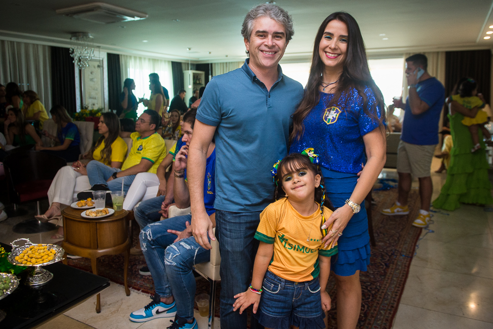 Rafaela e Deib Otoch recebem para a partida Brasil x Croácia pelas quartas  de final da Copa do Catar 2022 - Portal IN - Pompeu Vasconcelos - Balada IN