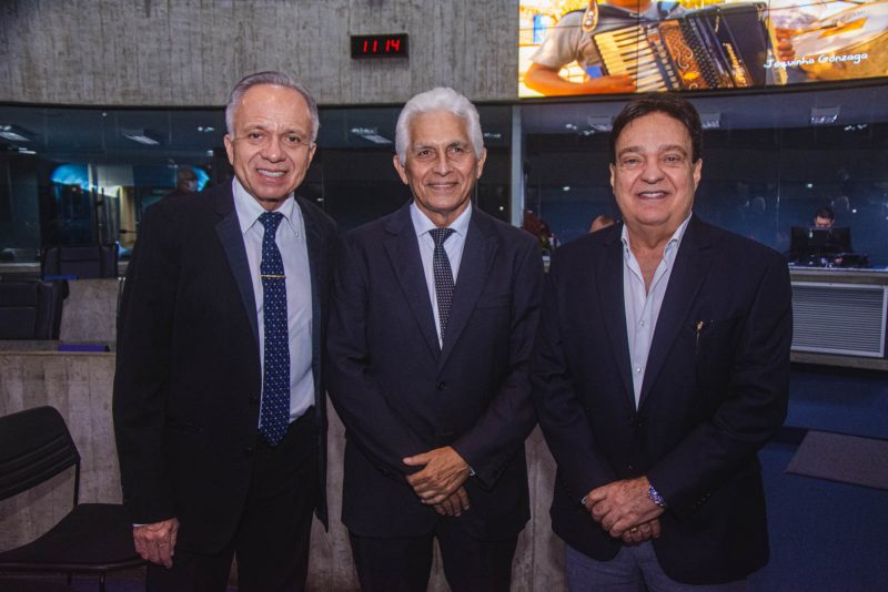 Reconhecimento - Dimas Barreira recebe Título de Cidadão Cearense em solenidade na Alece