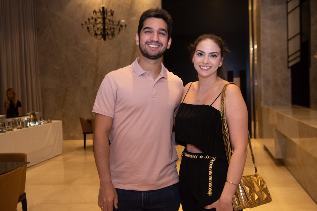 Tiago Pelucio E Lívia Pessoa