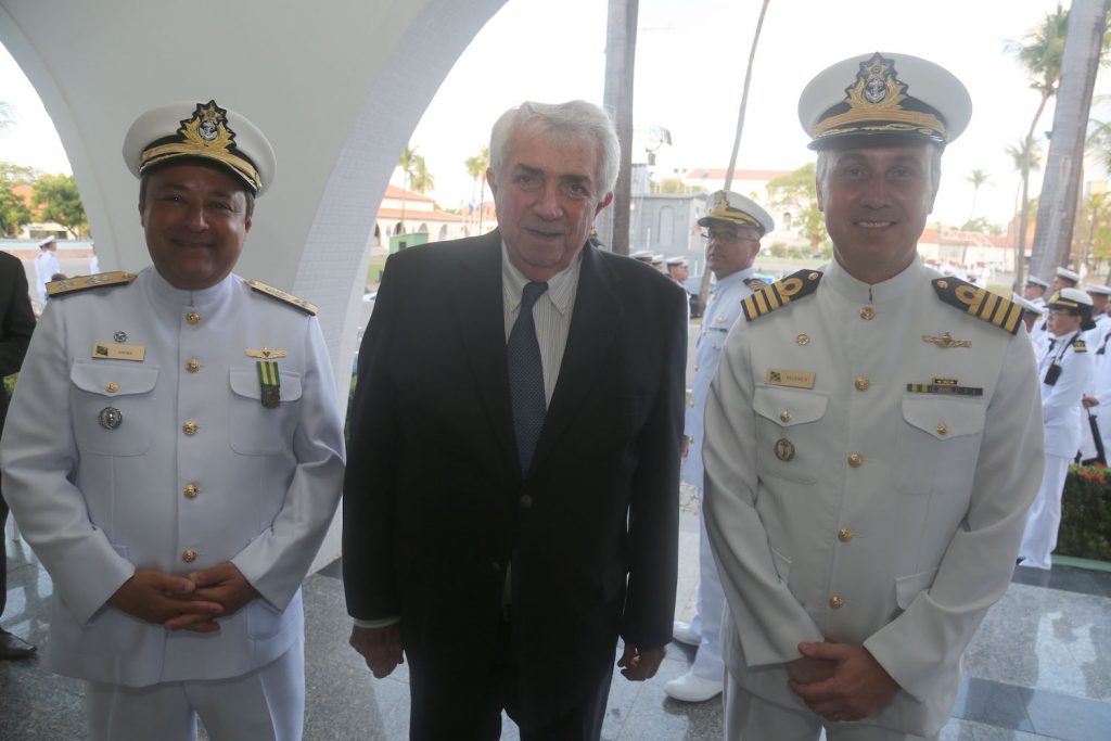 Vice Almirante André, Roberto Macedo E Comandante Valença