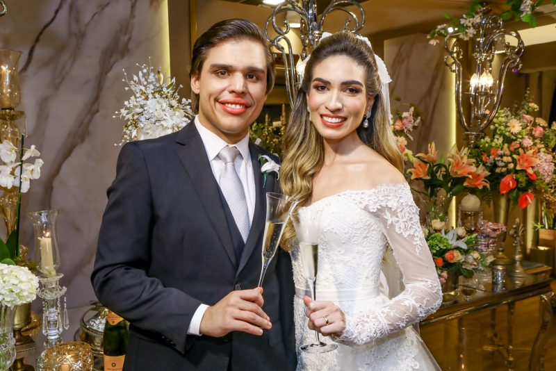 Chuva de Arroz - Nathalia Alencar e Victor Vieira tornam-se marido e mulher no altar da Igreja Nossa Senhora do Líbano