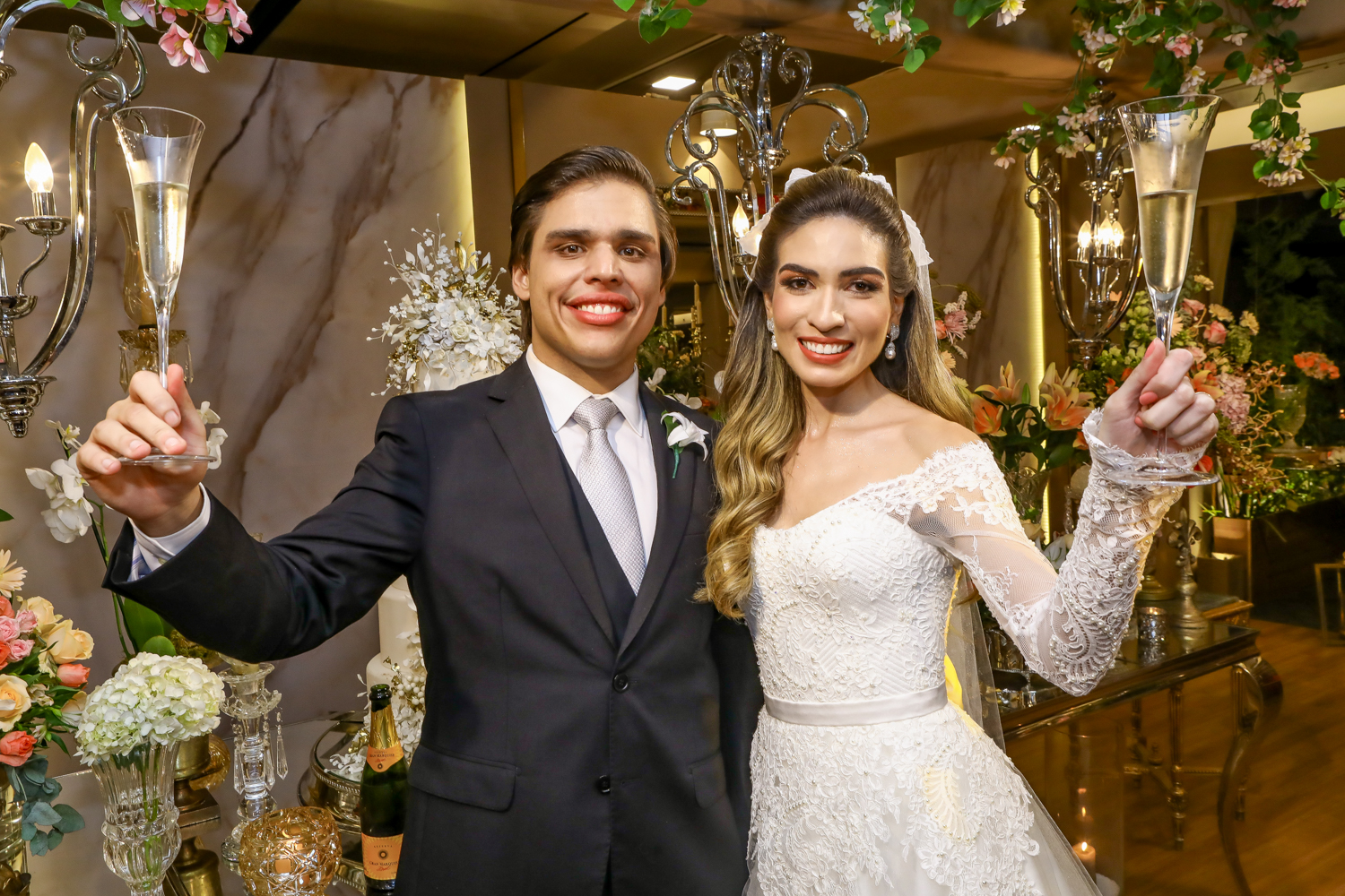 Nathalia Alencar e Victor Vieira tornam-se marido e mulher no altar da Igreja Nossa Senhora do Líbano