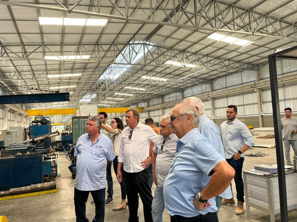 Coopercon Ceará realiza visita técnica à fábrica a ICA em Fortim