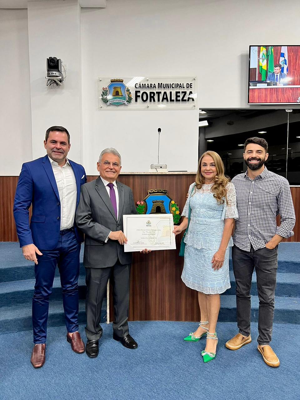 José Beserra, diretor da Ferrovia Eyewear, é homenageado durante sessão na Câmara Municipal de Fortaleza
