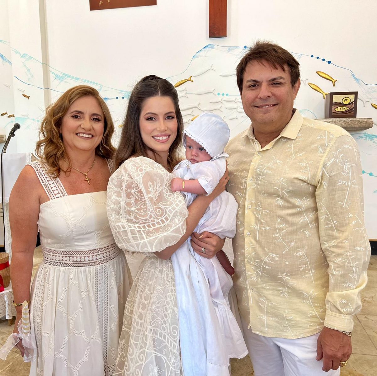 Beatriz Porto e Márcio Parahyba Júnior realizam o batismo do filho