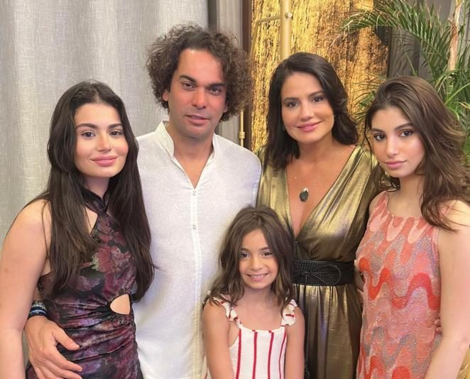 Renata e Cláudio Vale reúnem a família para celebrar o Natal