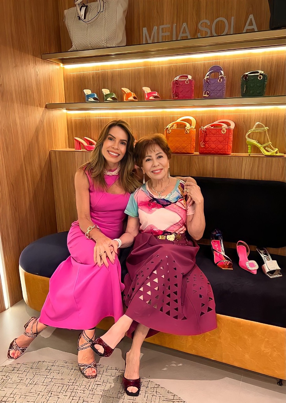 Diretoras do Grupo Meia Sola, Tane Albuquerque e Maira Silva, estampam a capa da nova edição da revista Insider Diretoras do Grupo Meia Sola, Tane Albuquerque e Maira Silva, estampam a capa da nova edição da revista Insider