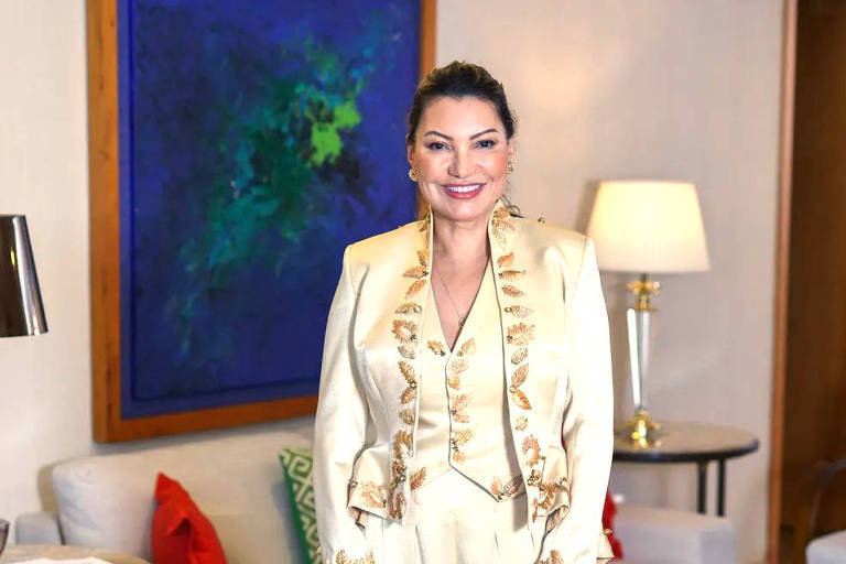 Primeira-dama Janja usa conjunto de seda da estilista Helô Rocha para posse