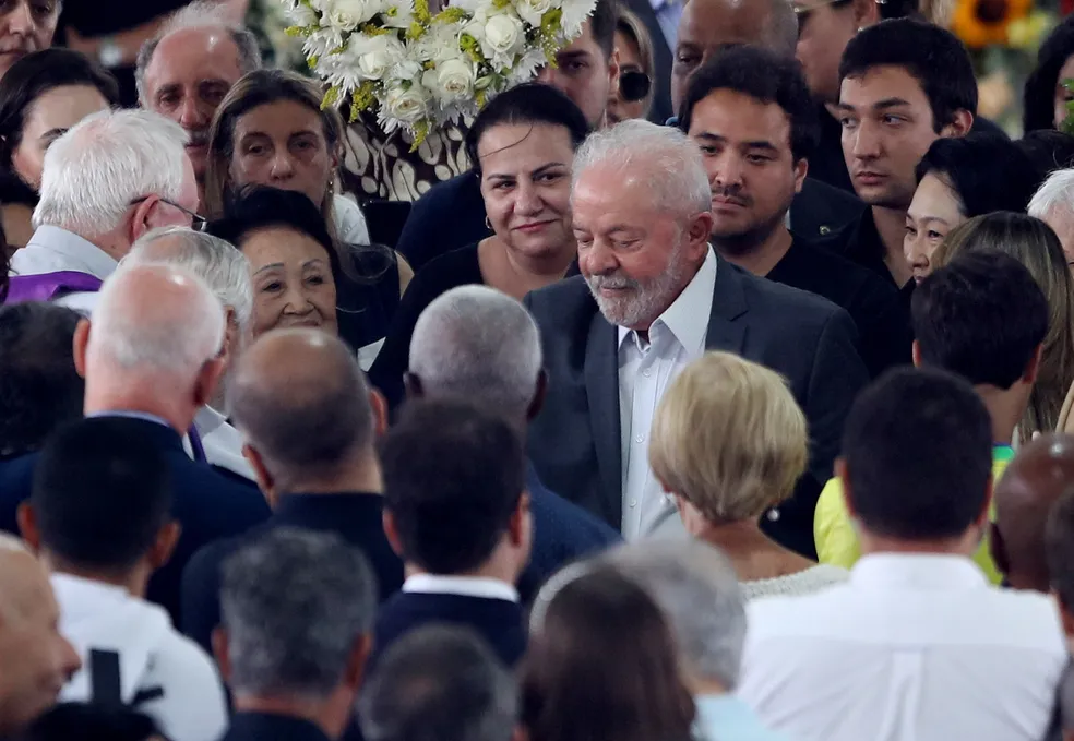 Lula vai a velório de Pelé em seu primeiro compromisso oficial fora de Brasília