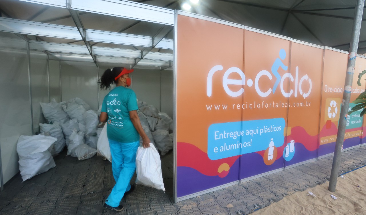 Projeto Re-ciclo reaproveita oito tonaledas de resíduos do Réveillon de Fortaleza