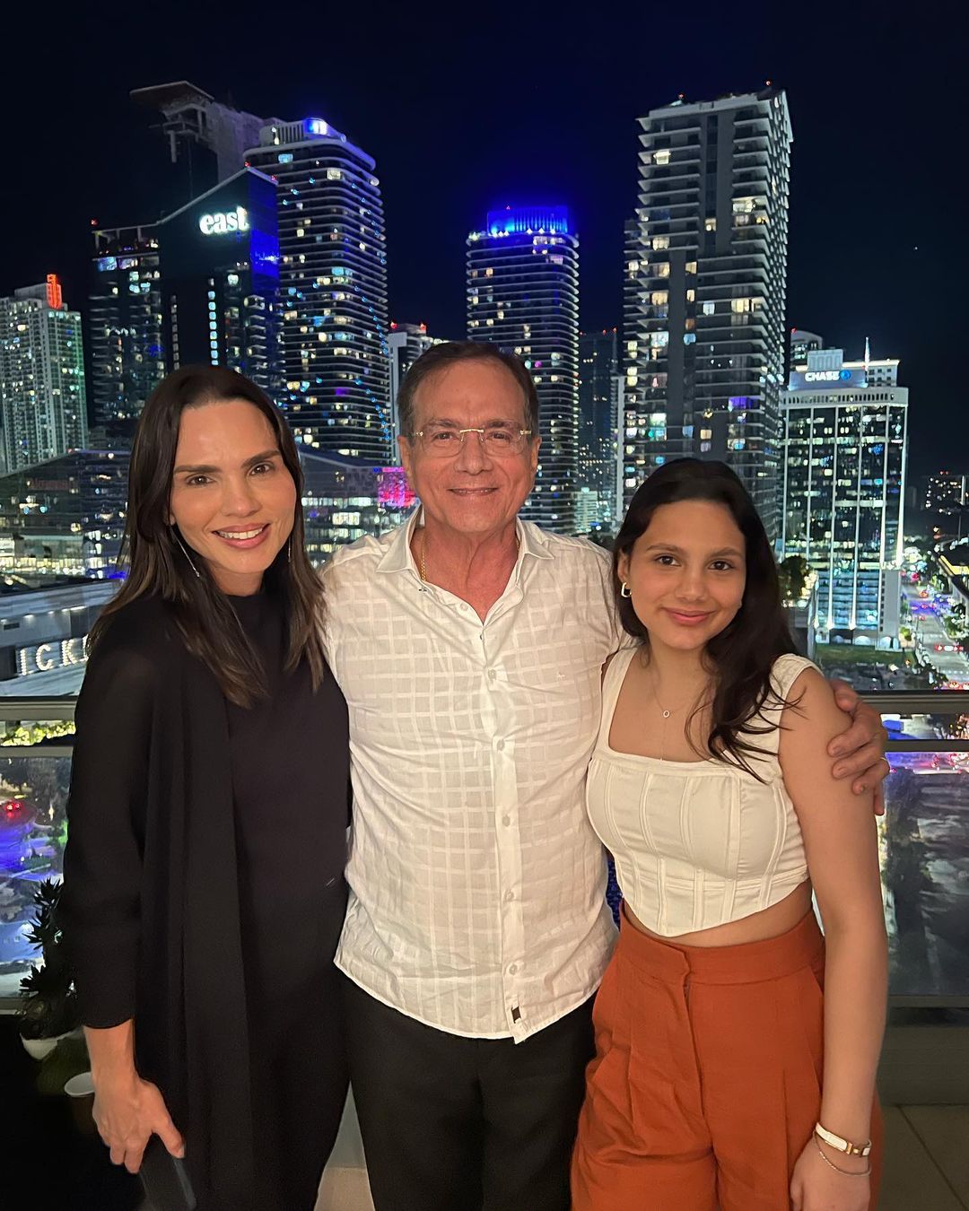 Beto Studart relembra viagem com a família em suas redes sociais