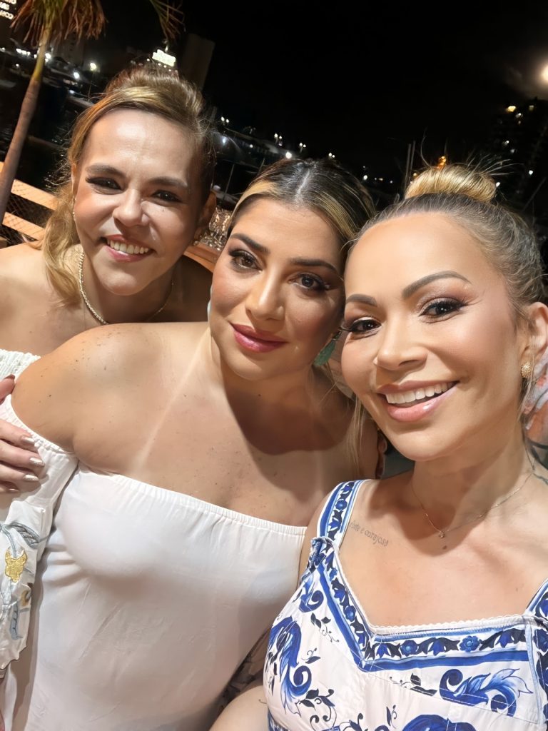 
				Ailza Ventura, Manu Romcy E Solange Almeida
				