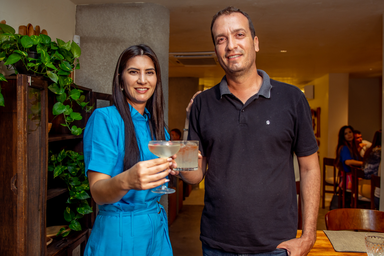 Quinut Restaurante estreia happy hour em noite de puro brilho