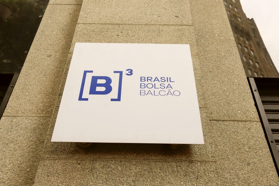 Bolsa tem queda de 0,27% no pregão desta segunda-feira e dólar recua 0,15%