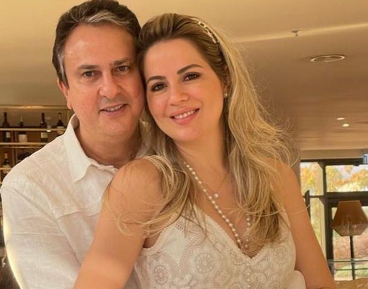 Onélia Santana brinda a chegada da nova idade Onélia Santana brinda a chegada da nova idade