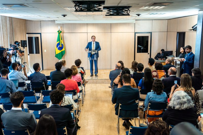 Nova formação - Camilo Santana anuncia novos integrantes da equipe do Ministério da Educação