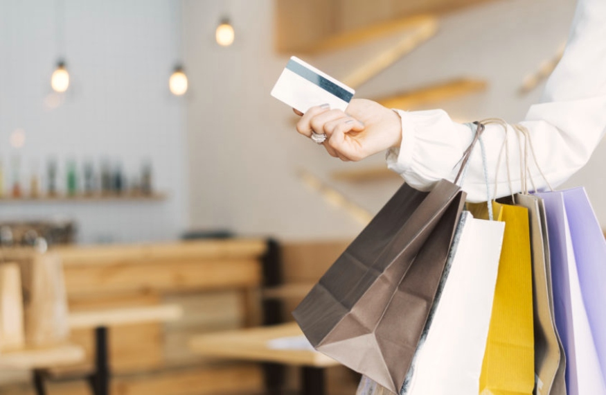 IOF sobre compras com cartão de crédito no exterior cai 1% a partir desta segunda