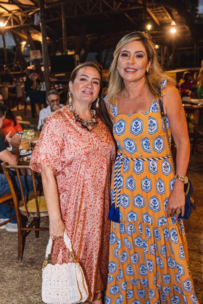 
				Cris Leite e Déborah Nibon 
				
